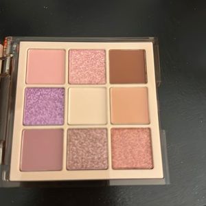 Huda Beauty NUDE LIGHT